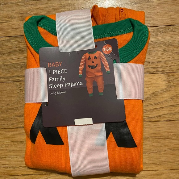 NWT Target Baby One Piece Halloween Pumpkin Halloween Pajama (3-6 Months) - Picture 2 of 4